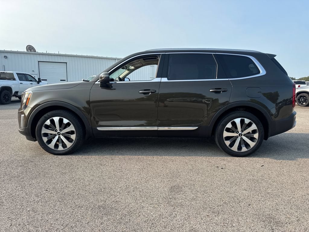 2021 Kia Telluride — rear three-quarter view