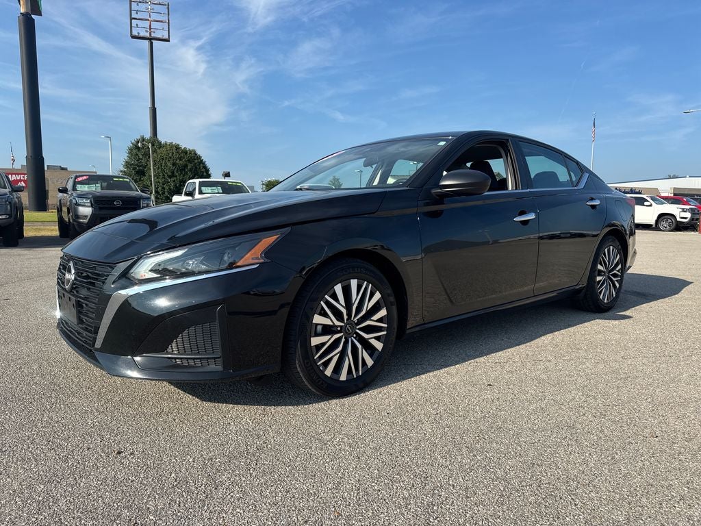 2025 Nissan Altima — side profile view