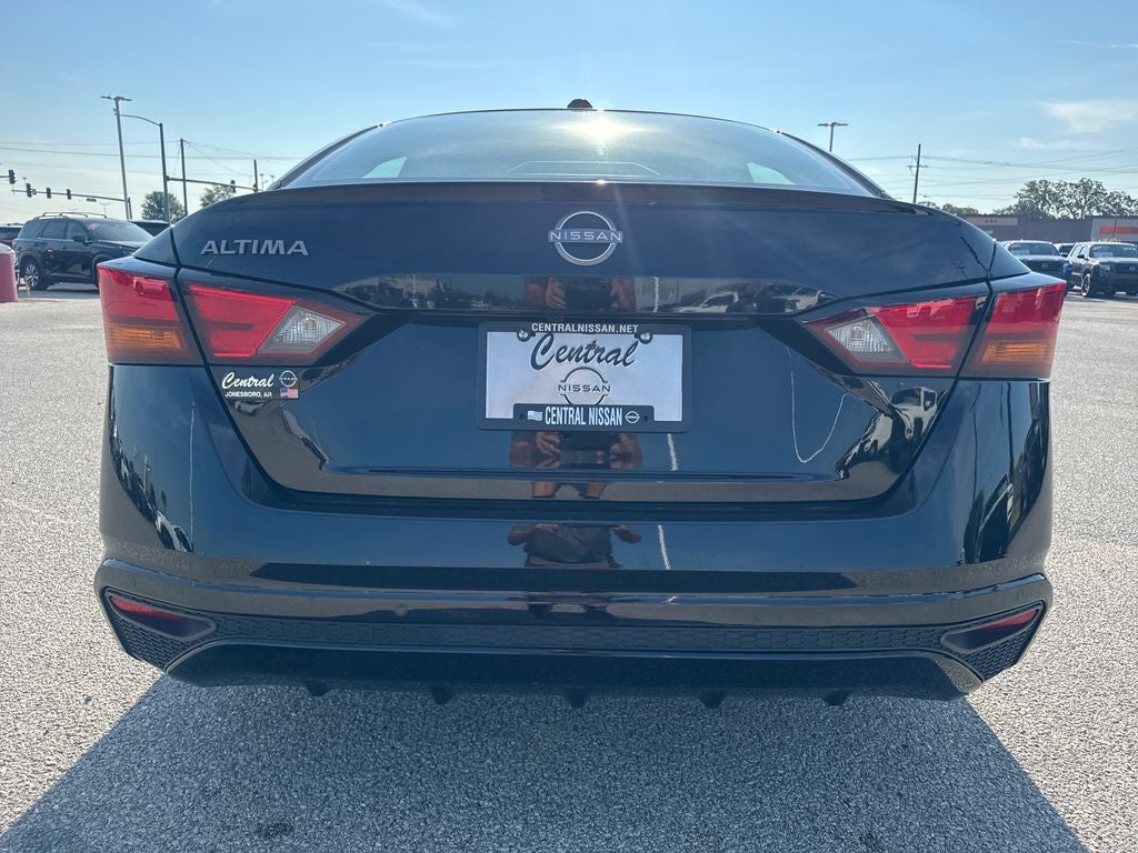 2025 Nissan Altima — detail view