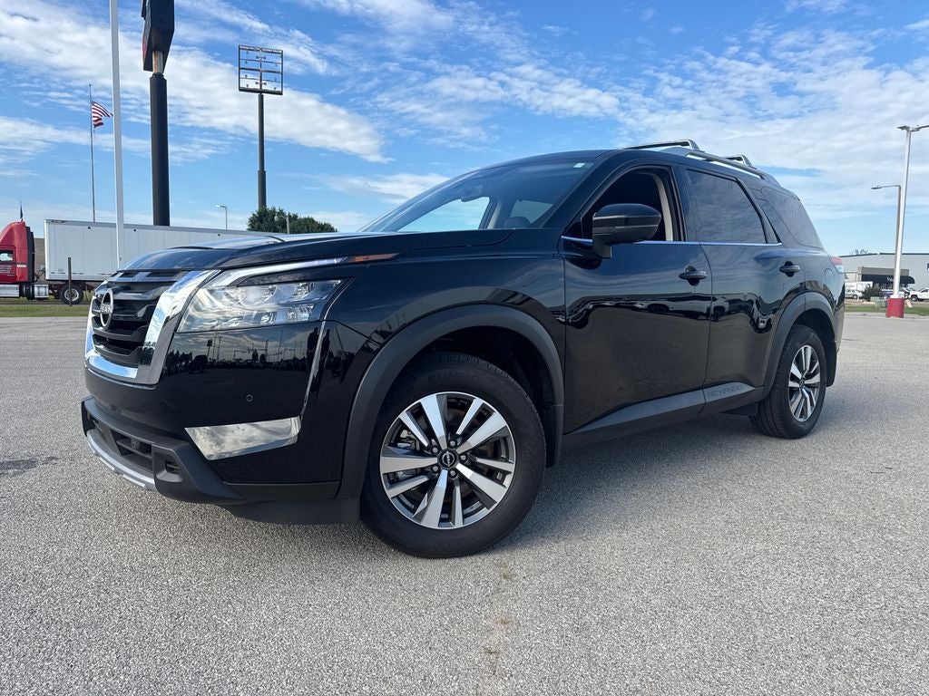 2025 Nissan Pathfinder SL in Super Black — front three-quarter view