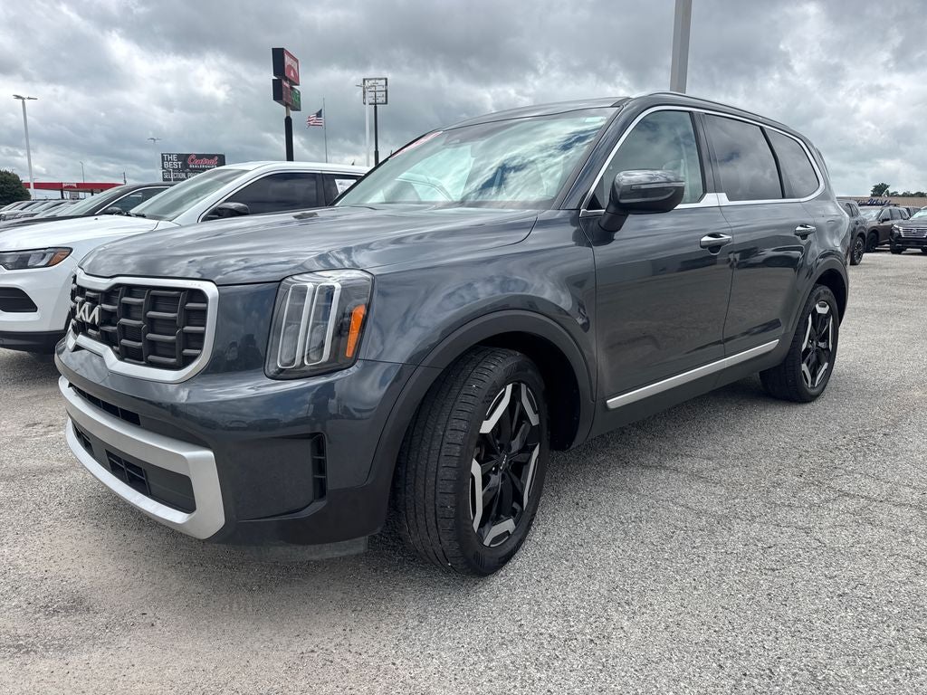 2024 Kia Telluride S in Gray — front three-quarter view