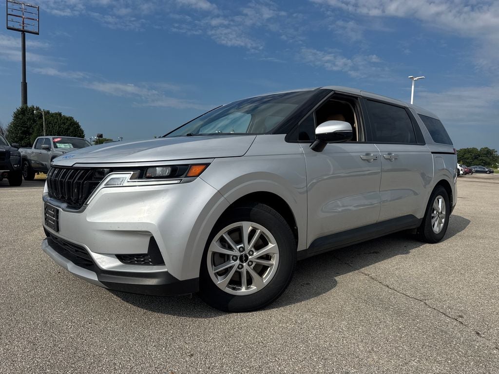 2023 Kia Carnival LX Seat Package in Silky Silver — front three-quarter view