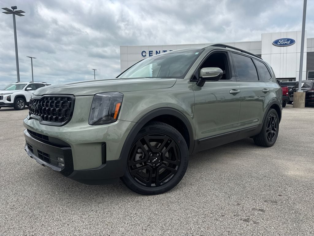 2024 Kia Telluride SX-Prestige X-Line in Green — front three-quarter view